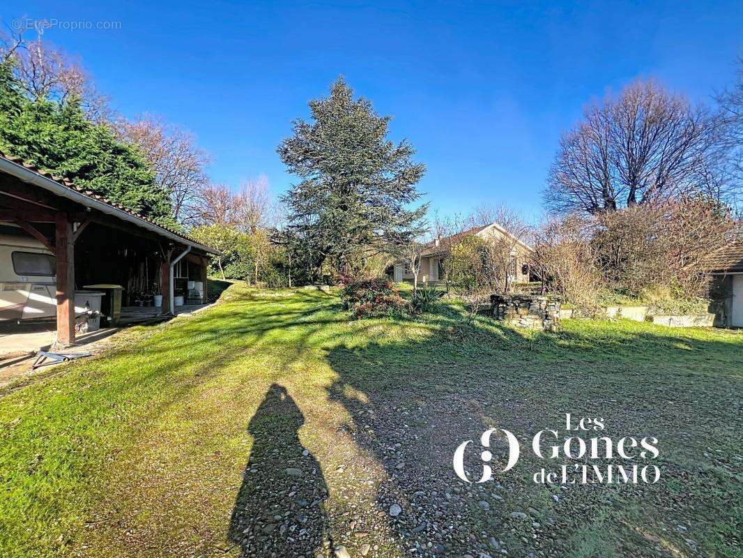 Maison à SAINT-GENIS-LES-OLLIERES