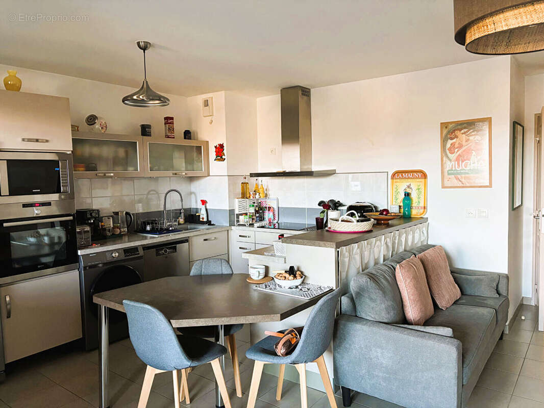 Appartement à PEYNIER