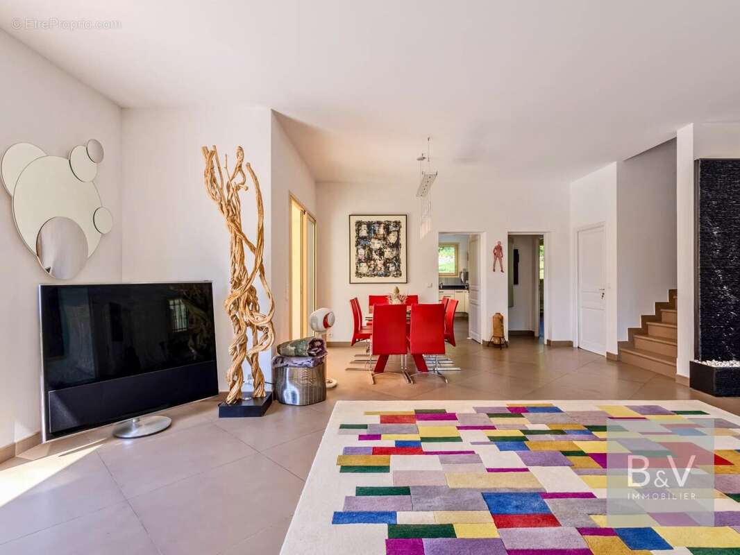 Maison à CHATEAUNEUF-GRASSE