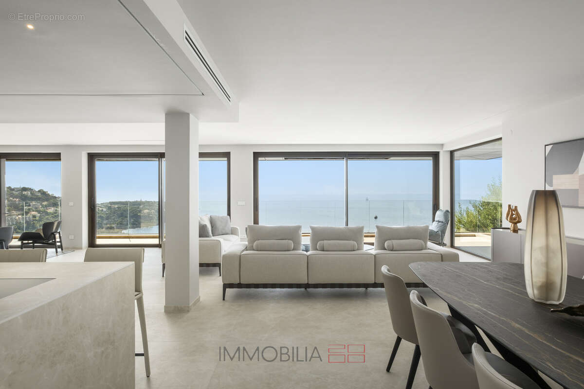 Villa contemporaine rénovée avec vue mer spectaculaire   Secteur Golfe Bleu, à deux pas de Monaco - photo 3