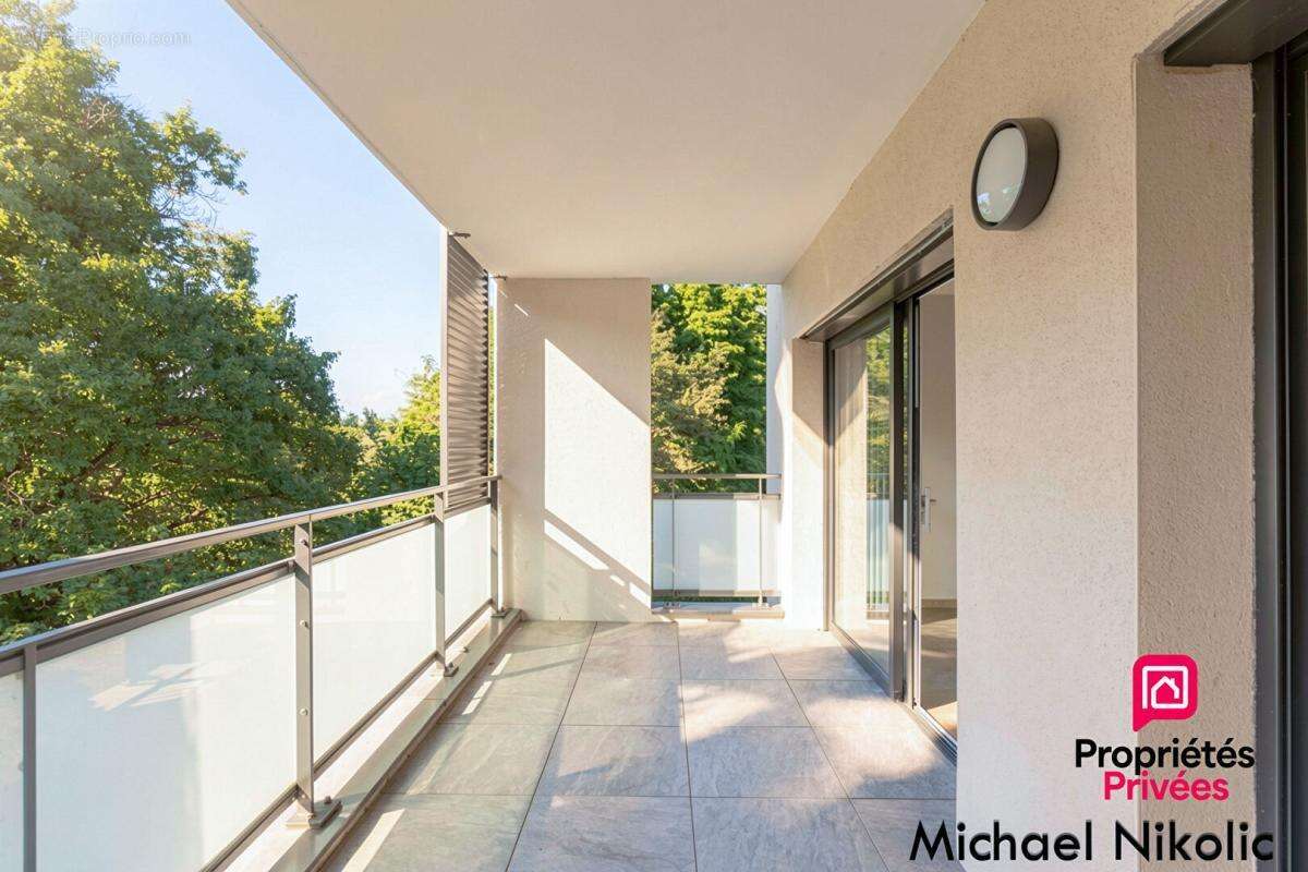 Appartement à CHARBONNIERES-LES-BAINS
