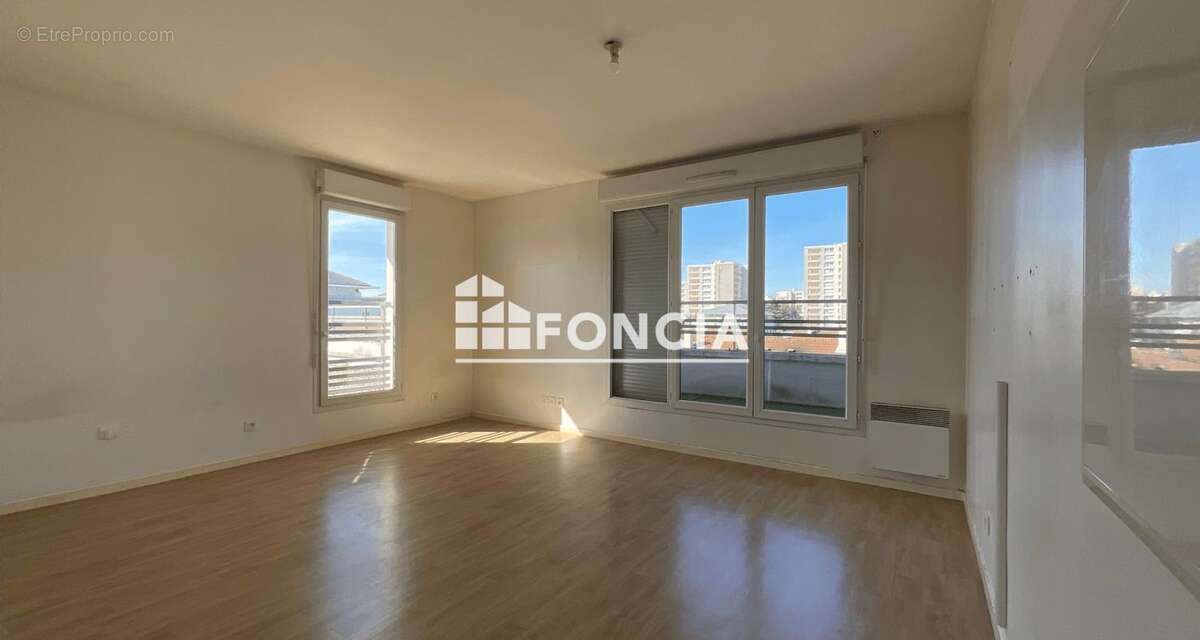 Appartement à CORBEIL-ESSONNES