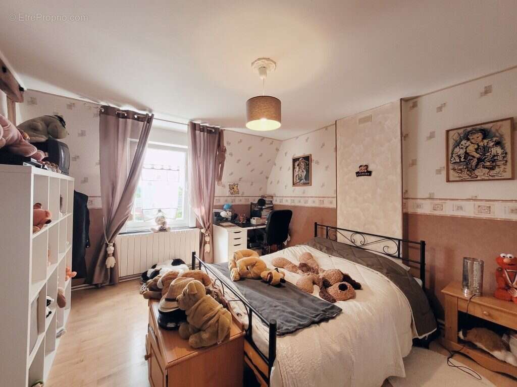 Maison à AVESNES-SUR-HELPE