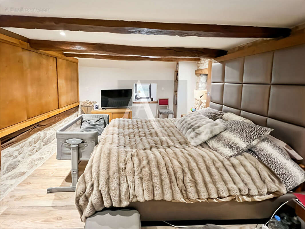 Maison à MONTAIGU-DE-QUERCY