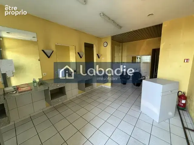EXCLUSIVITE A VIRE, secteur hôpital, murs commerciaux. - photo 3