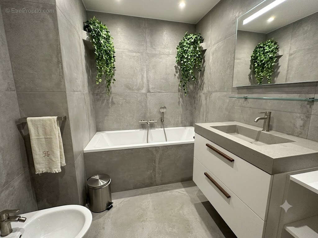 Appartement à PIERRE-BENITE