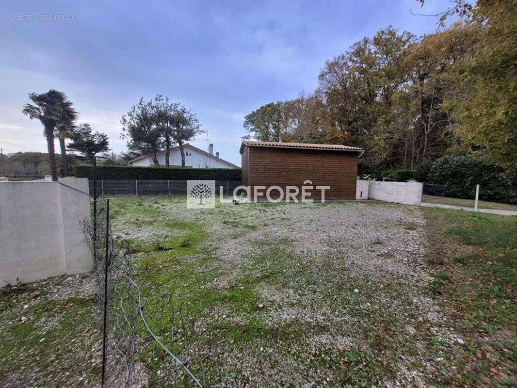 Terrain à SAINT-SULPICE-DE-ROYAN
