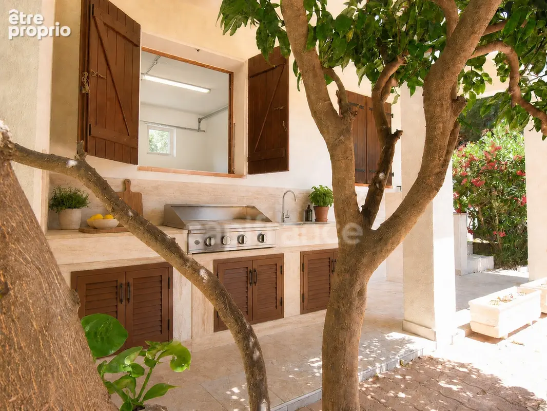 CANET-EN-ROUSSILLON – Villa 215 m² – 5 chambres – 2 espaces de vie – Jardin – Terrasses – Garage - photo 4