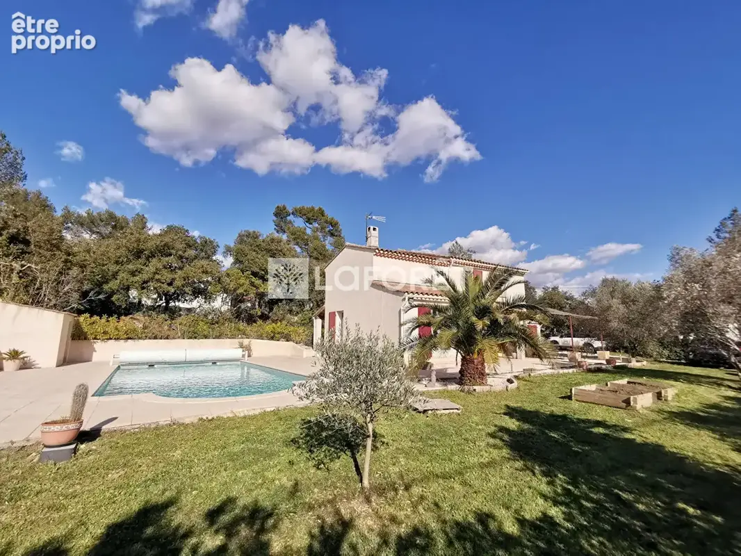 Maison Saint-Maximin la Ste-Baume 8 pièces de 148 m² avec piscine - photo 1