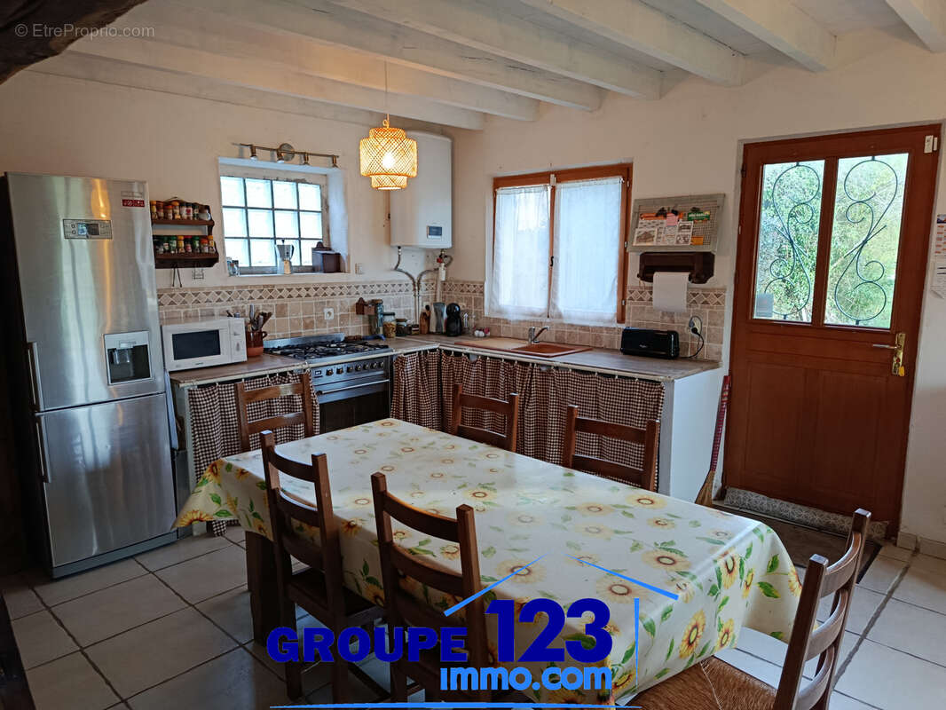 Maison sur terrain clos et boisé de presque 3000 m2. - photo 3