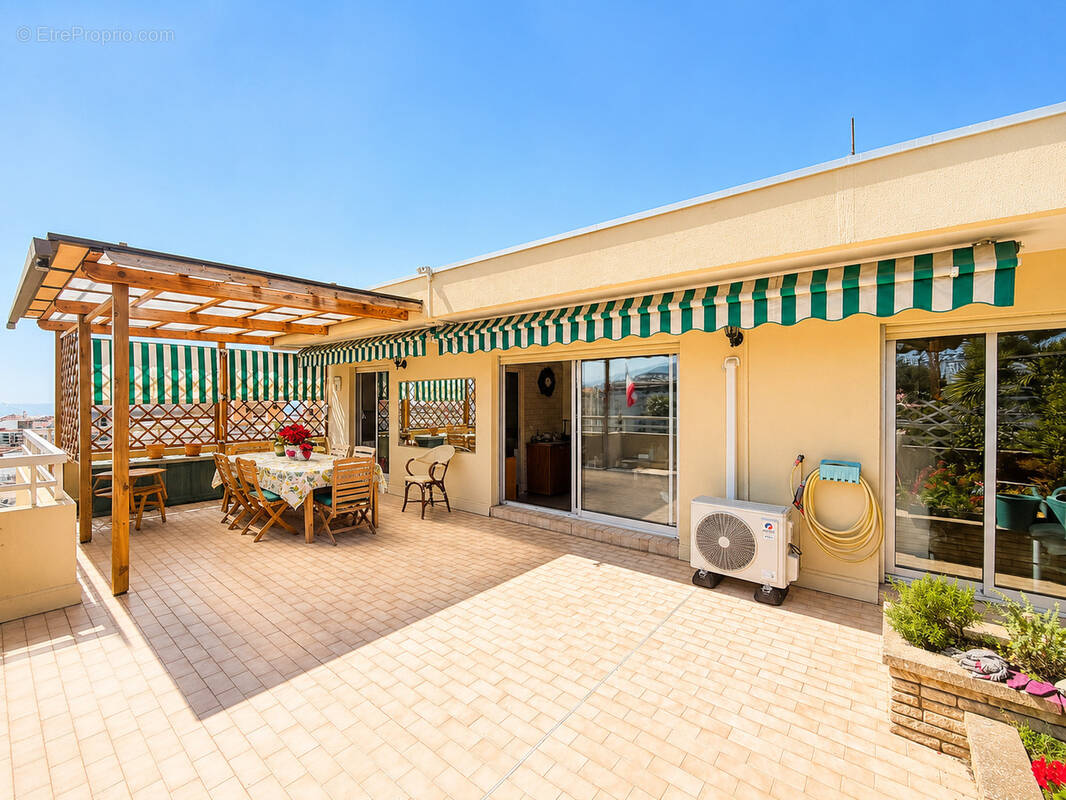 Appartement à ROQUEBRUNE-CAP-MARTIN