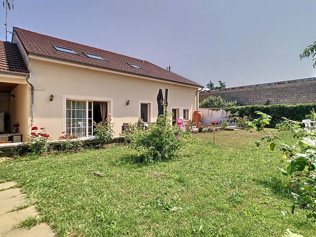 Maison à NEUFCHATEAU