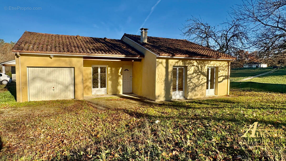 Maison à NOTRE-DAME-DE-SANILHAC