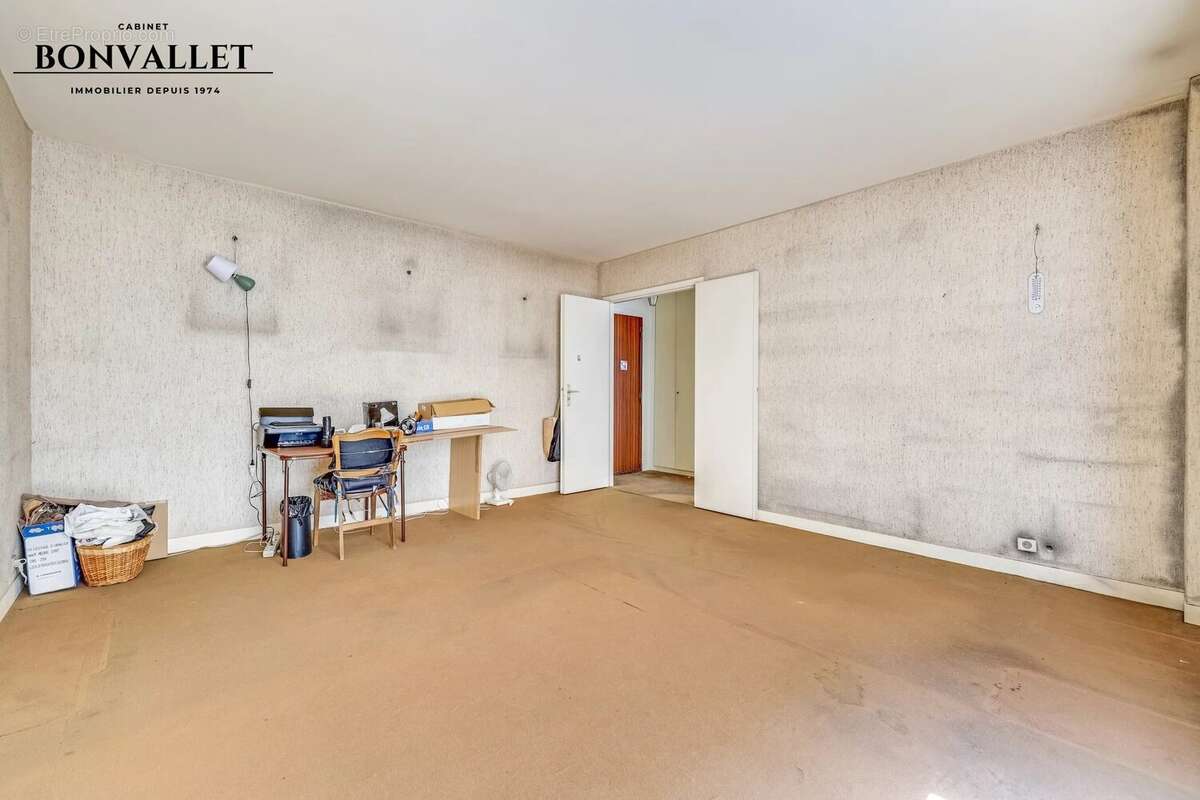 Paris 15e – Boucicaut/Lourmel – 2 pièces de 47 m² à rénover, plein sud, 1er étage avec ascenseur - photo 5