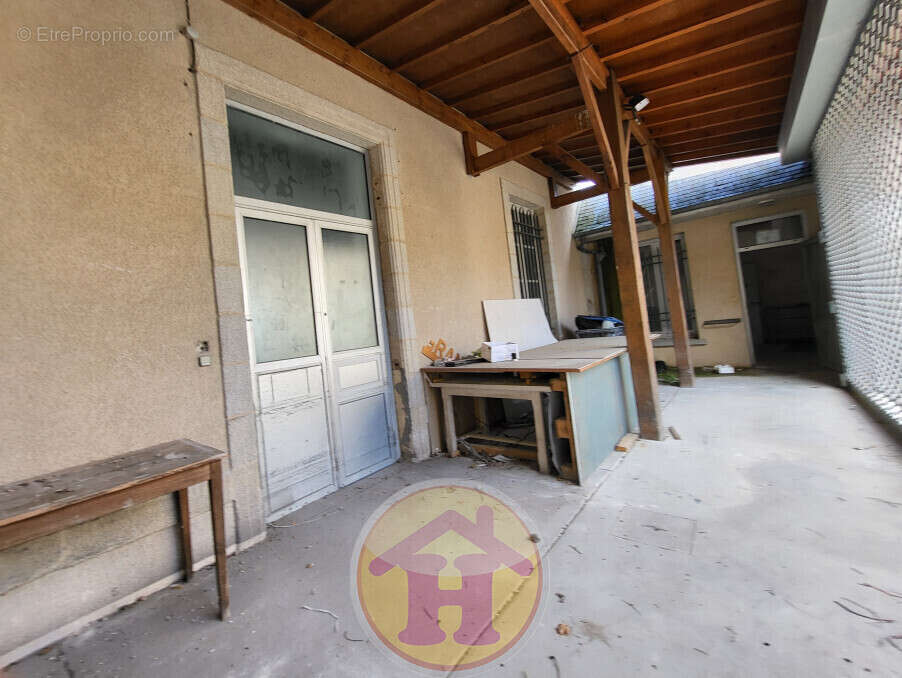 Commerce à SAINT-JUNIEN