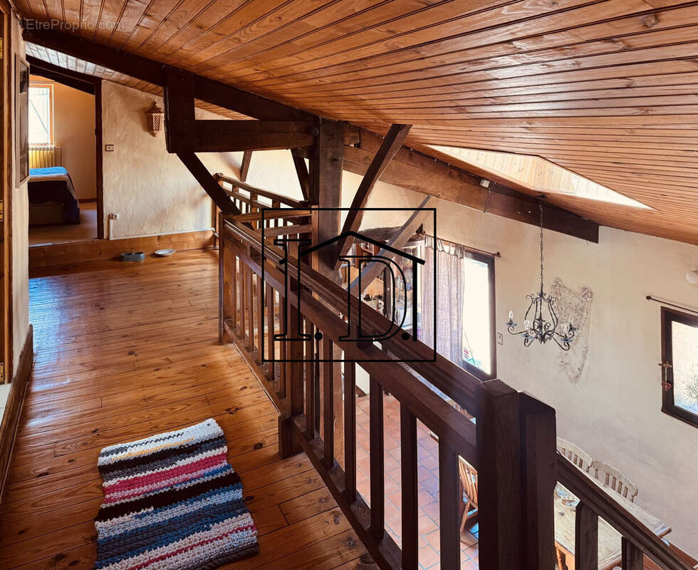 MAISON Couloir/Mezzanine 1er - Maison à BOURGOUGNAGUE