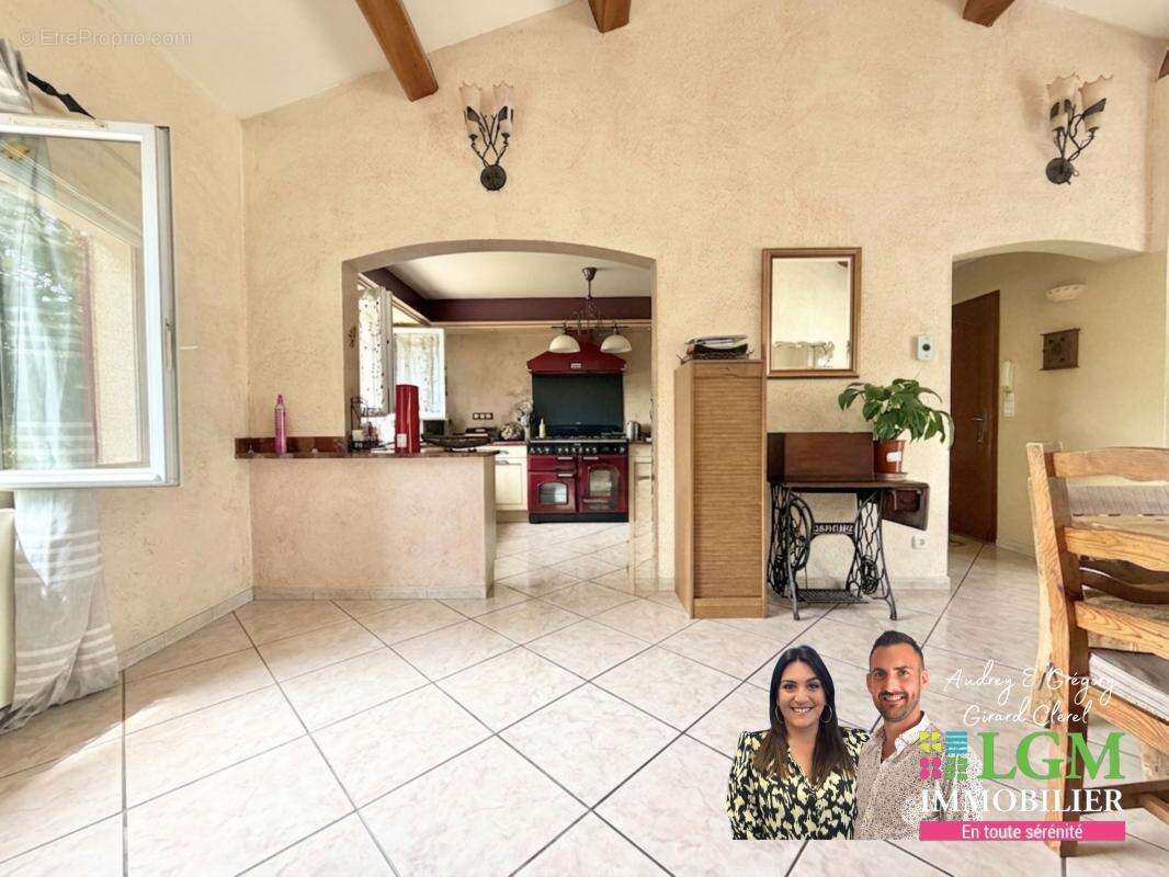 Maison de plain-pied, 4 chambres, piscine, 1000m2 de terrain, au calme, proche du centre - photo 11