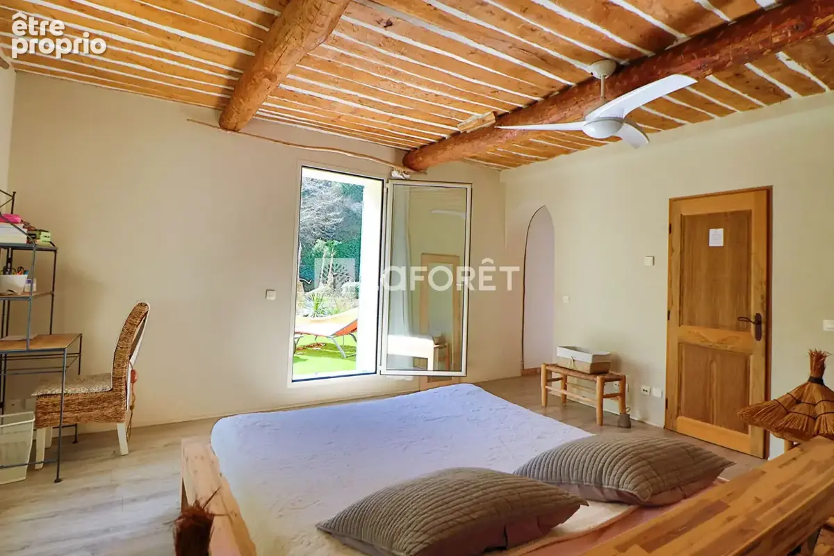Bastide à Gémenos 271m² + dépendances 90m² - photo 8