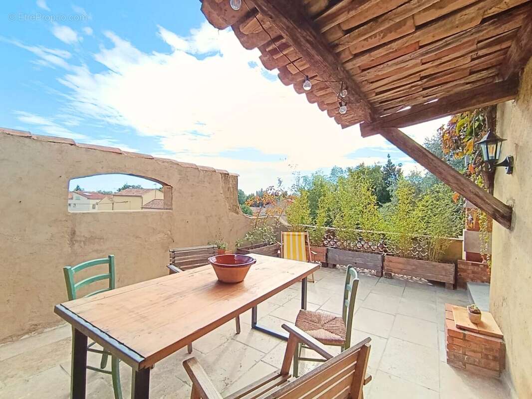 Appartement à LAUDUN-L&#039;ARDOISE