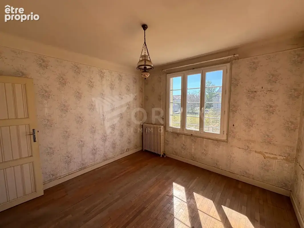 PROCHE COEUR DE VILLE, pavillon deux chambres sur son terrain de 884 m². - photo 8