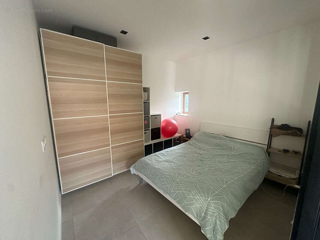 Appartement à GREZIEU-LA-VARENNE