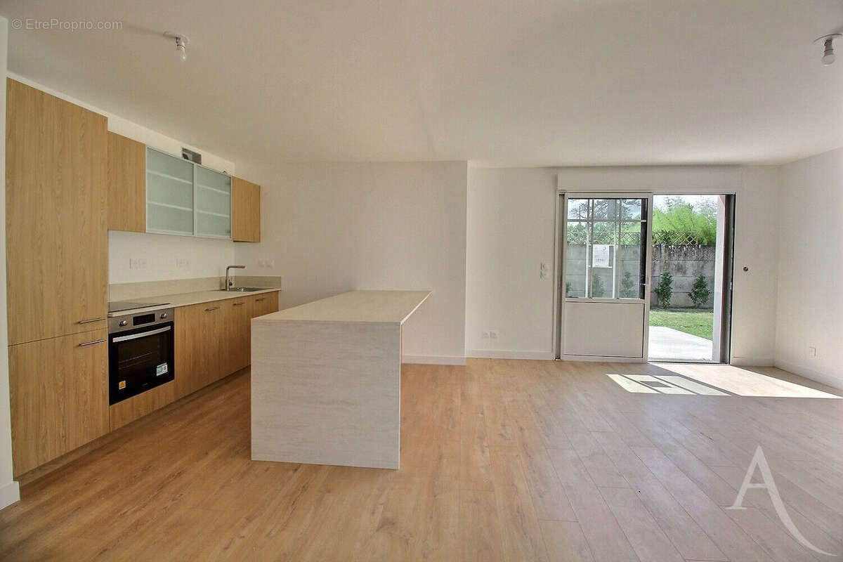 Maison à VILLENAVE-D'ORNON