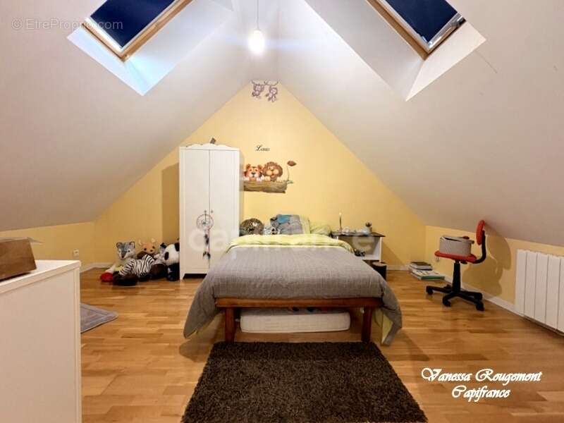 À vendre – Maison de village 4 chambres avec jardin, dépendances, grange et espace spa - photo 6