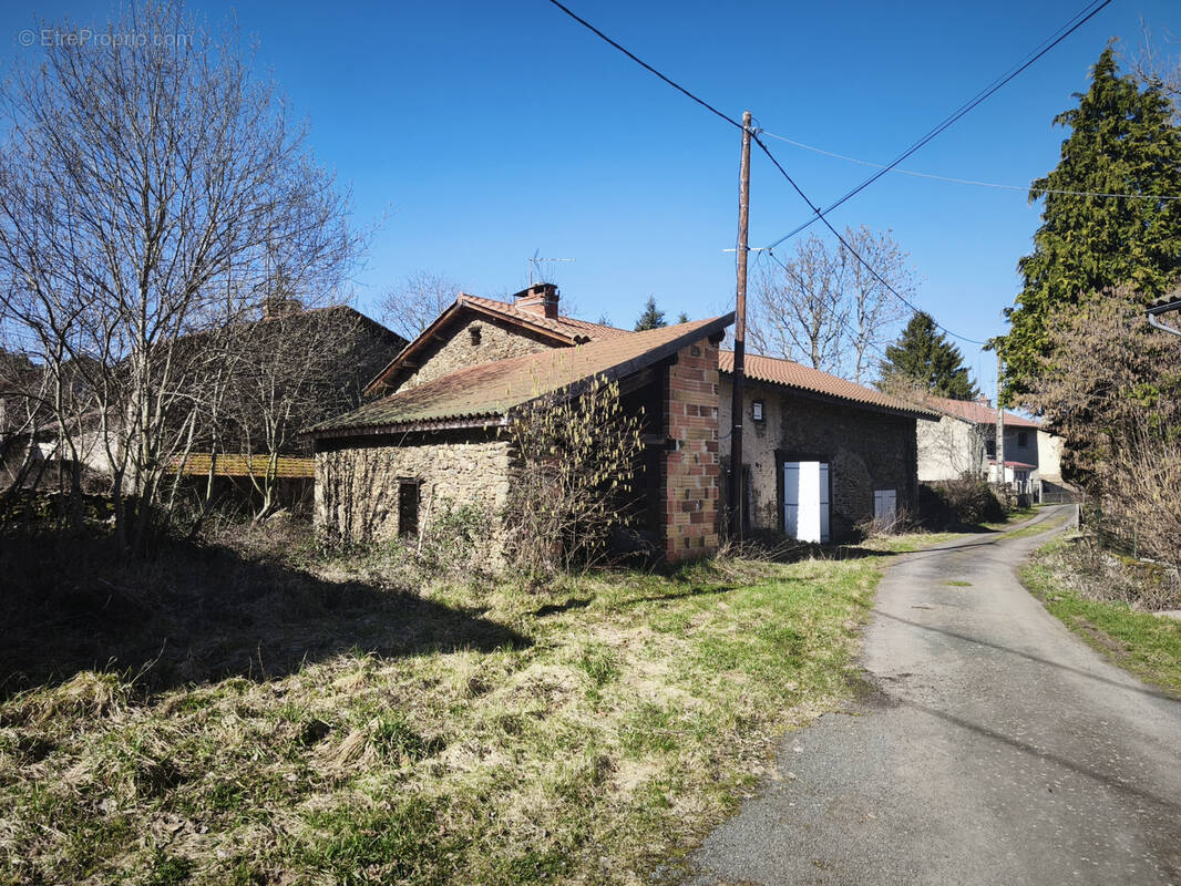 Maison à MAYRES