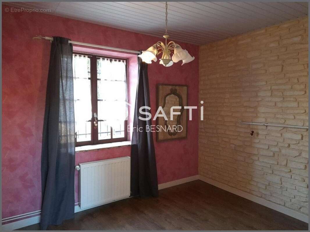Maison 175 m² à Angliers  - photo 4