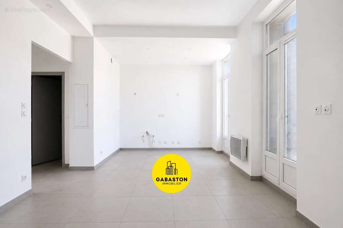 Appartement à MARSEILLE-3E