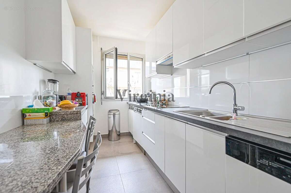 Appartement à CHARENTON-LE-PONT