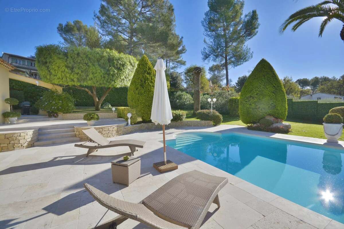 Maison à ROQUEFORT-LES-PINS