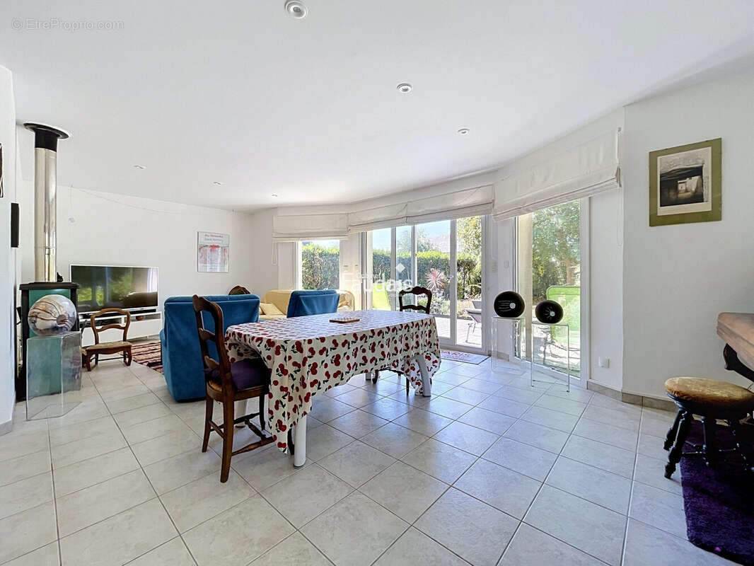 Maison 216 m² à Gouville-Sur-Mer  - photo 4