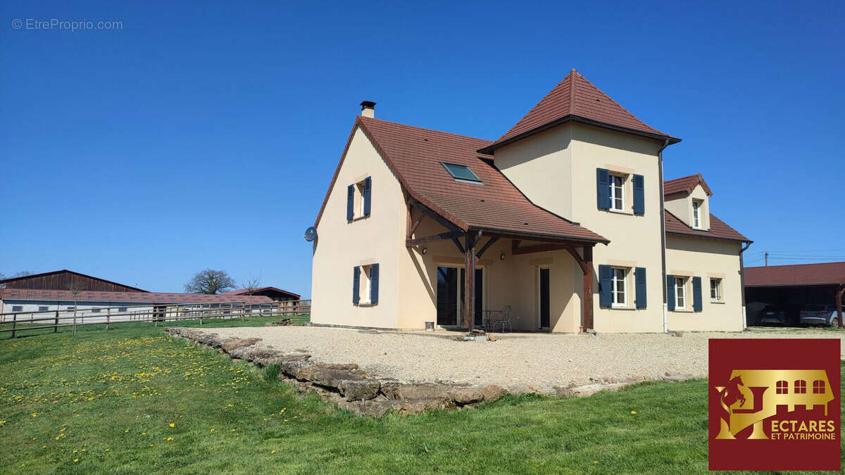 Maison à SAINT-BONNET-DE-JOUX