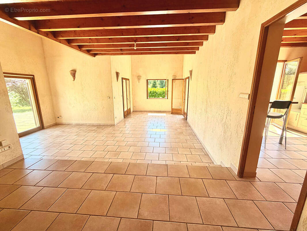 Maison 5 chambres avec piscine, moins de 10 minutes de DOLE - photo 5