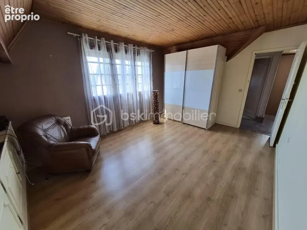 Charmante maison familiale avec beaux volumes et extérieur agréable - photo 12