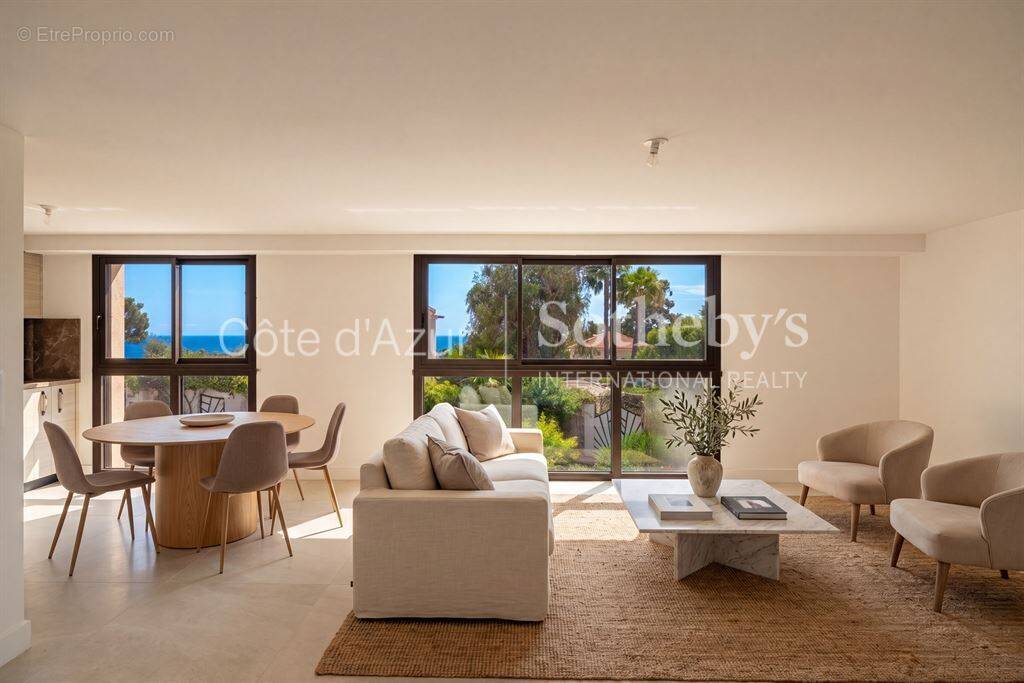 Appartement à VALLAURIS
