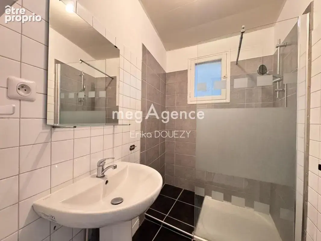 Appartement T1 BIS 35m² - Au calme, place de parking - photo 5