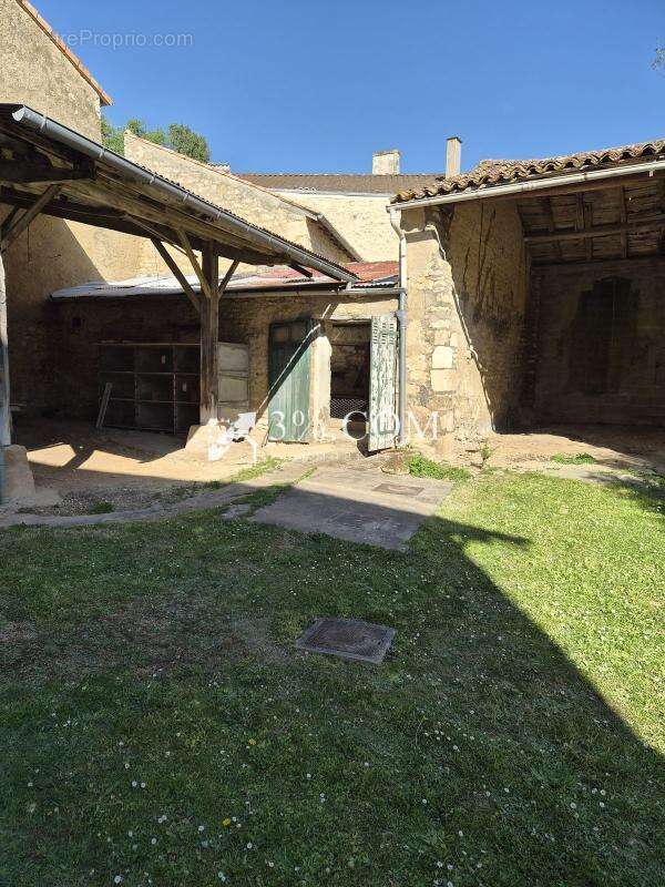Maison à SAINT-GEORGES-LES-BAILLARGEAUX