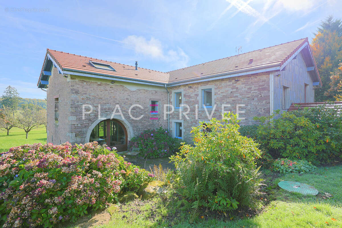 Maison à LA CHAPELLE-AUX-BOIS