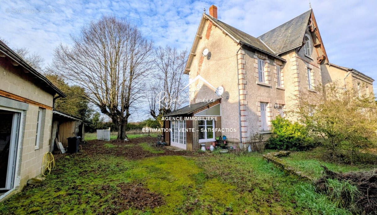 Maison Bourgeoise de 1923 - Maison à LES ORMES