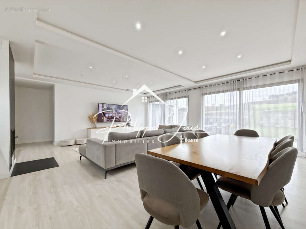 Maison à COURTOIS-SUR-YONNE