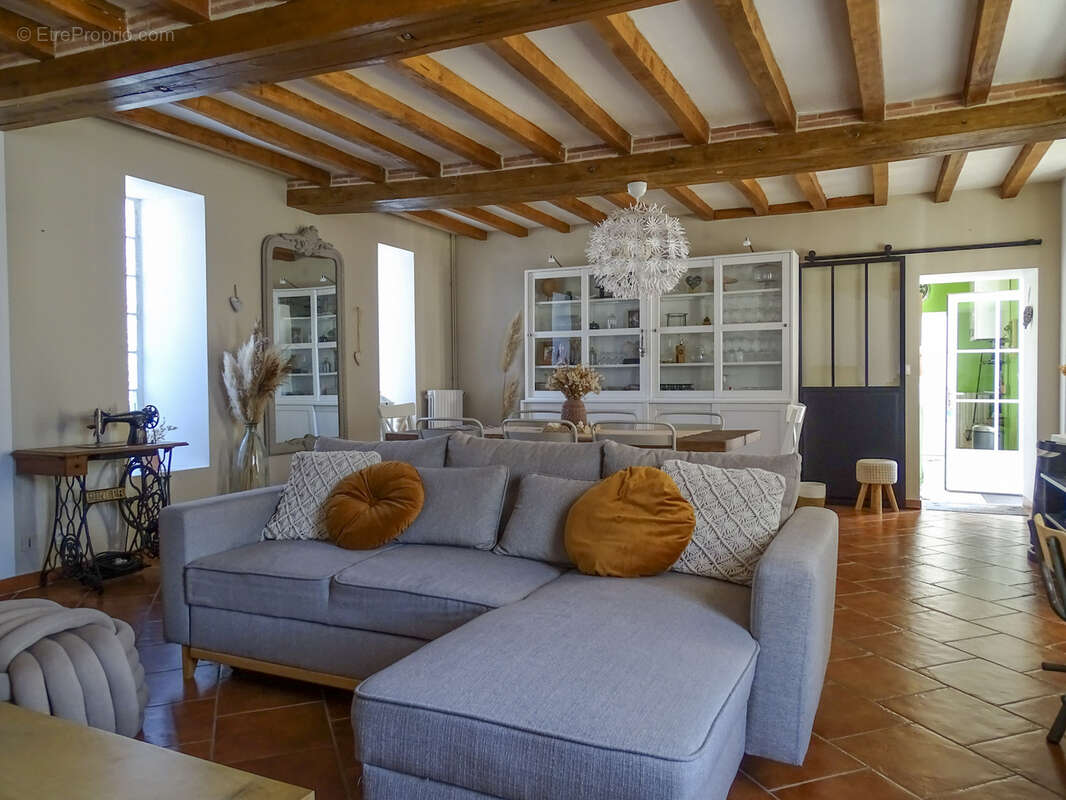 Maison à LA CHAPELLE-MONTMARTIN