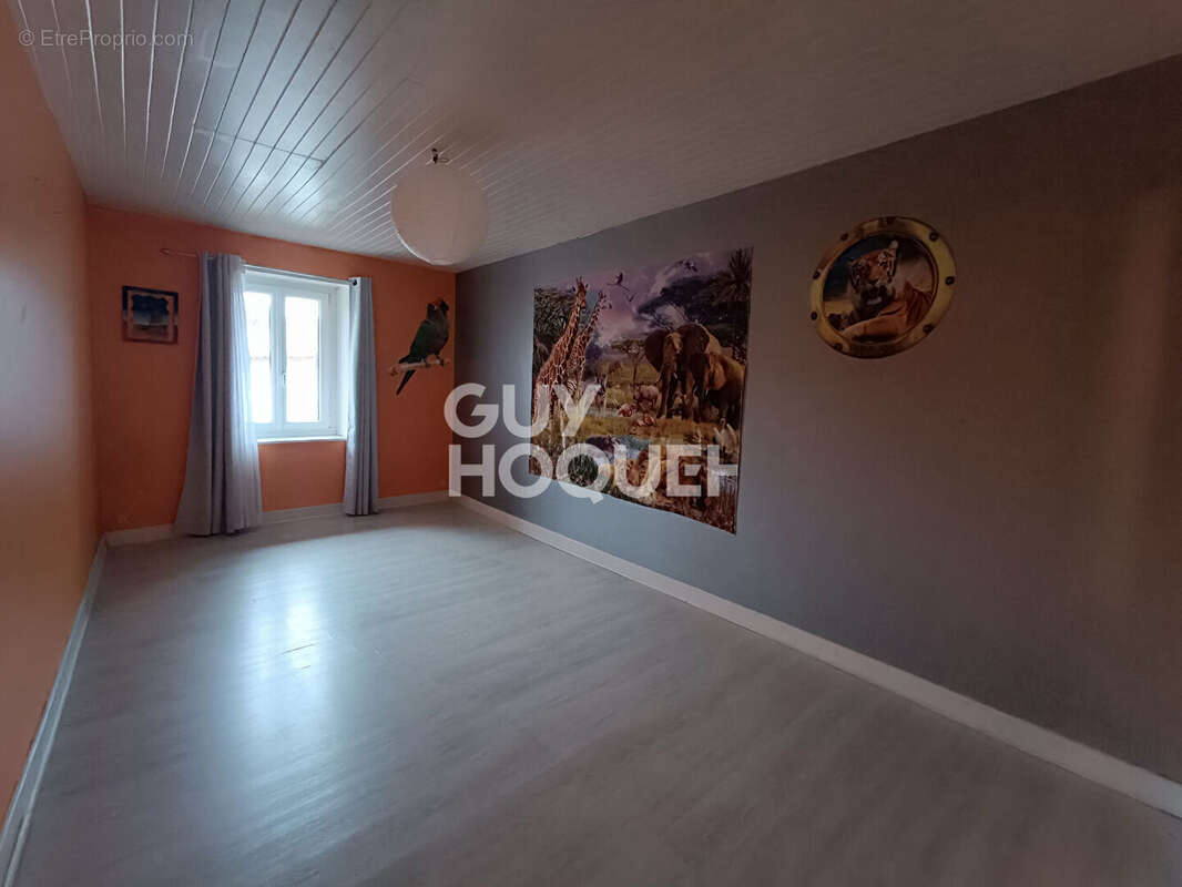 Maison à CHAMBOST-LONGESSAIGNE