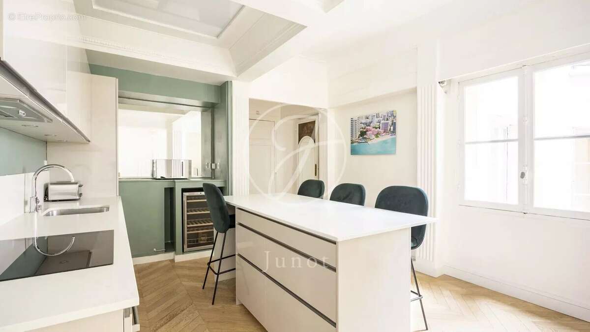 Appartement à PARIS-17E