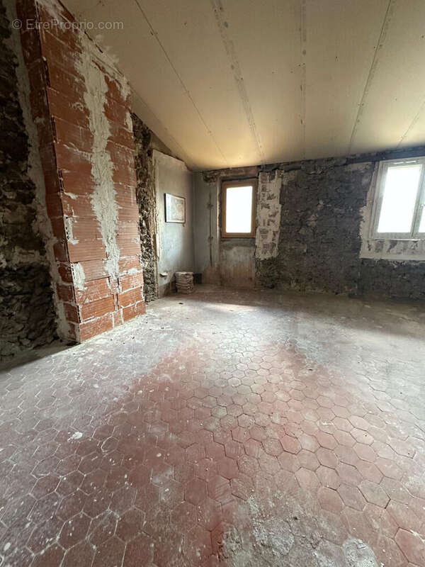 Appartement à SALERNES