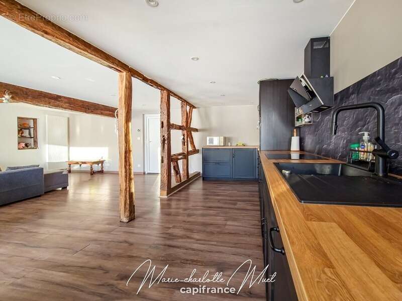 Maison à BAGE-LE-CHATEL