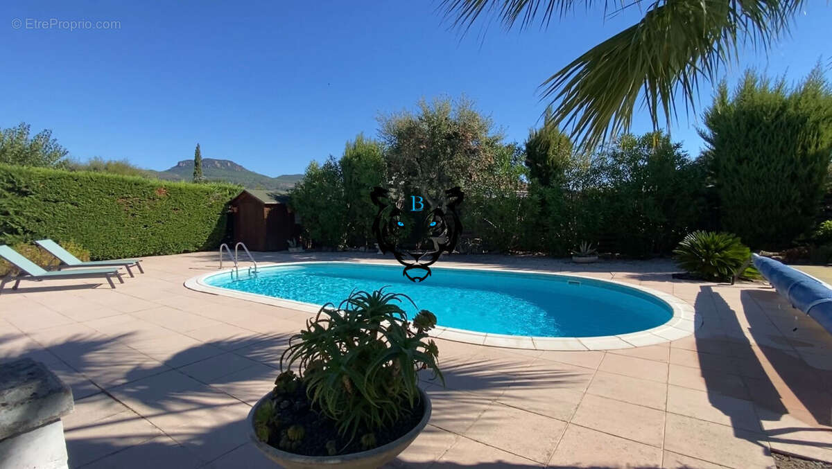 Maison à ROQUEBRUNE-SUR-ARGENS