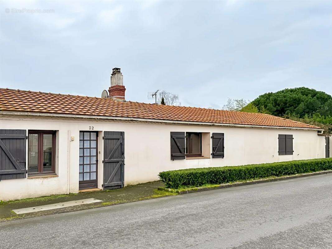 Maison à SAINT-ETIENNE-DE-MER-MORTE