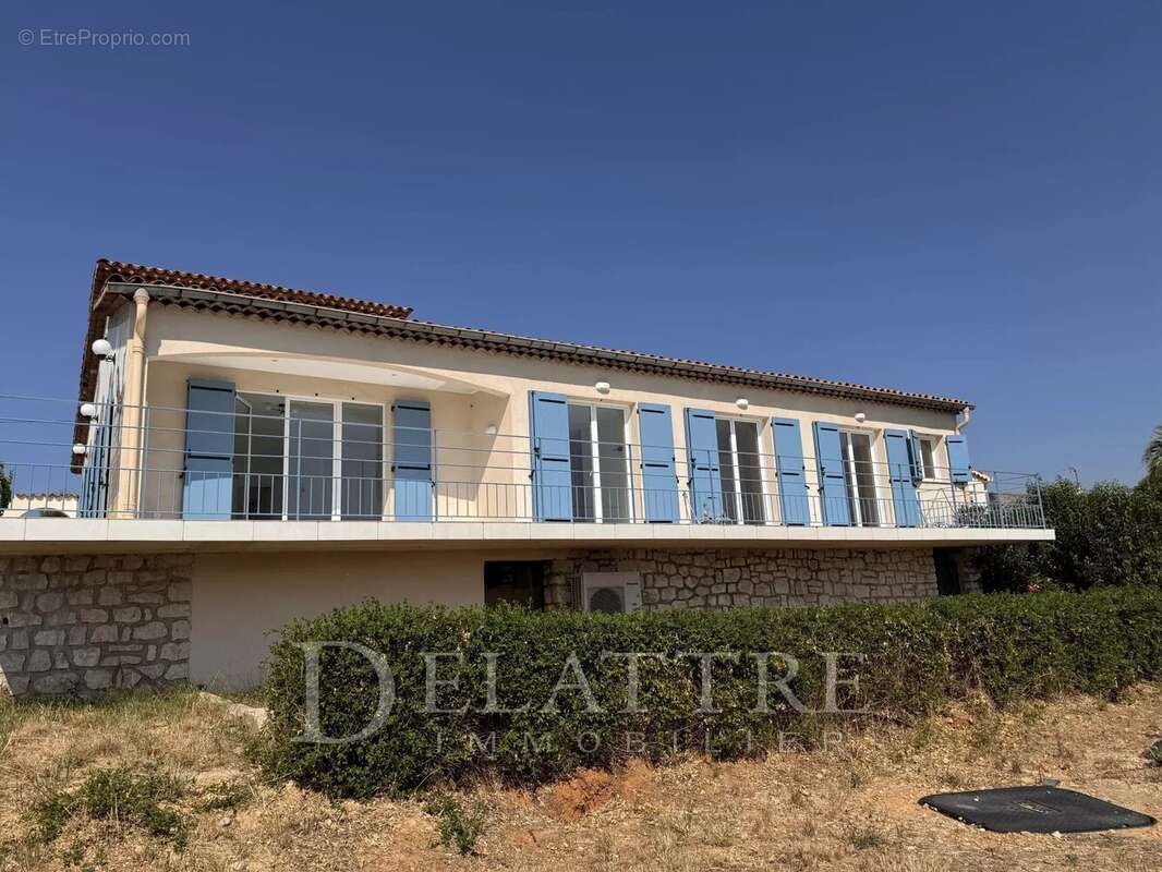 Appartement à SAINT-LAURENT-DU-VAR